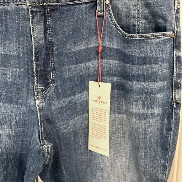 Laurie Felt - Picture 5 of 9